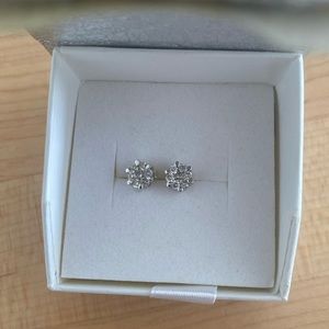 Beautiful white gold cluster diamond earrings